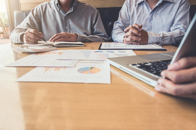 Ilustração sobre educação financeira e literacia monetária para melhorar sua gestão de finanças pessoais