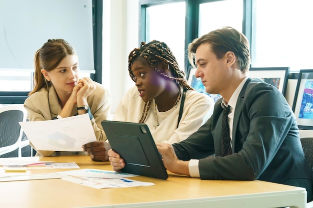 Capacitação em literacia econômica para segurança financeira a longo prazo